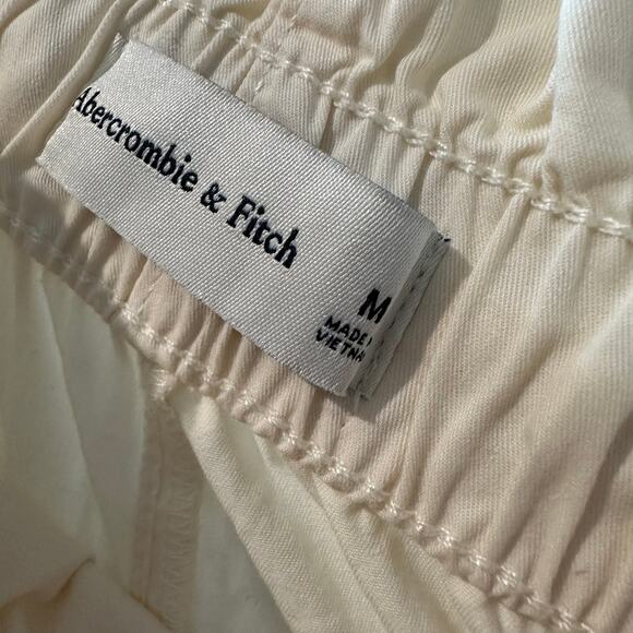 Abercrombie & Fitch Cream Twill Paper Bag Cuffed Pull on Shorts M - Picture 4 of 11